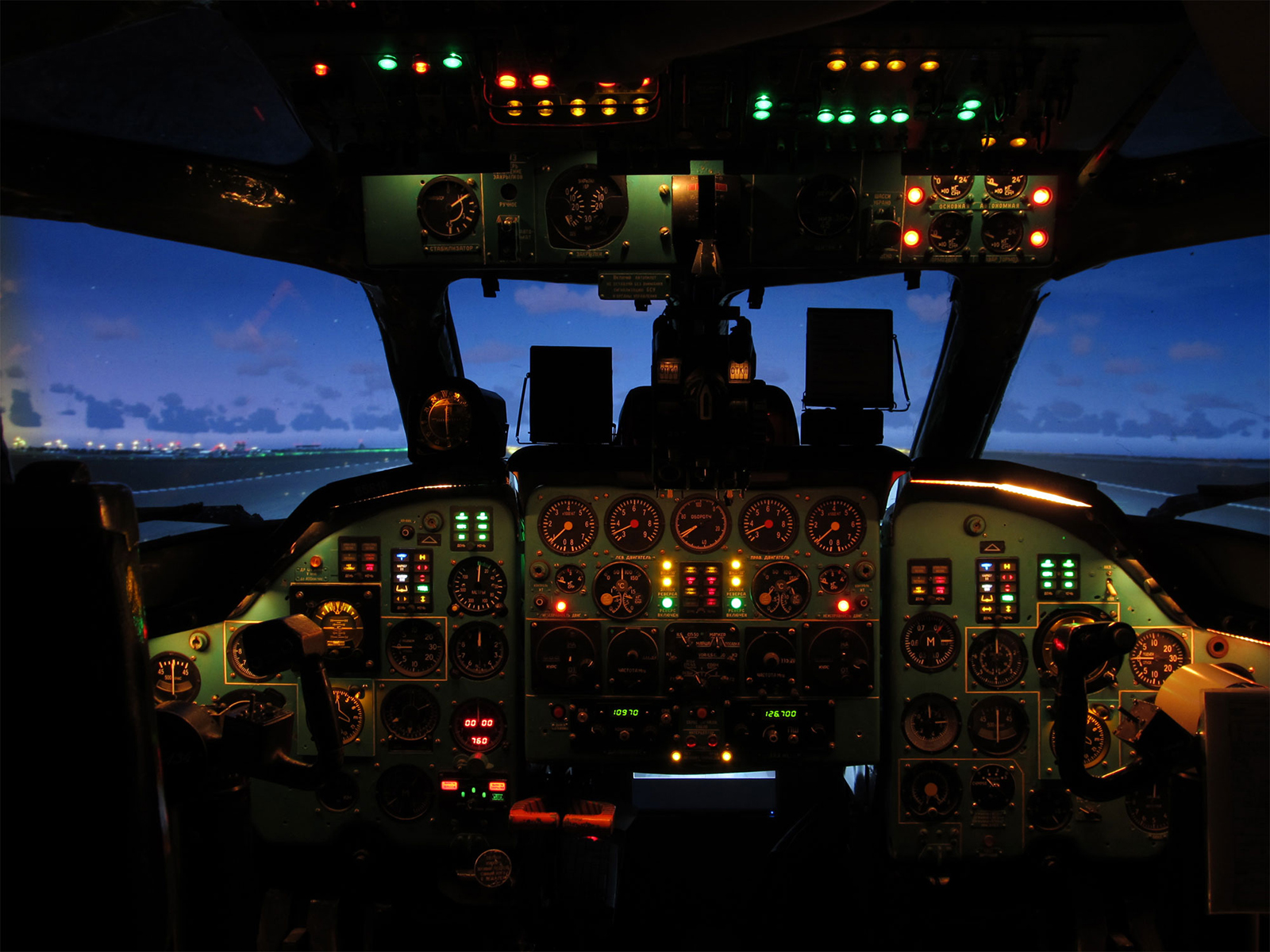 Tupolev Tu-134 flight and navigation training device